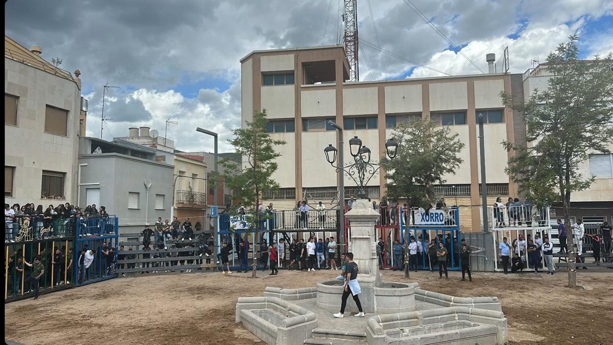 La plaza dels Xorros se ha reconvertido en coso taurino para acoger los espectáculos taurinos.
