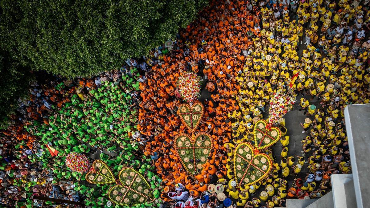 "Pedimos trabajo, amor y...¡alegría!": Tejina se encomienda a San Bartolomé con la fruta, flores y confraternidad de sus Corazones