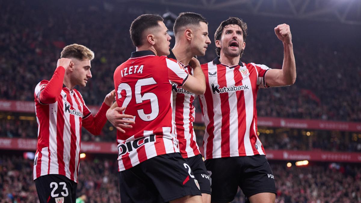 Los jugadores del Athletic celebran el gol de la victoria contra el Elche