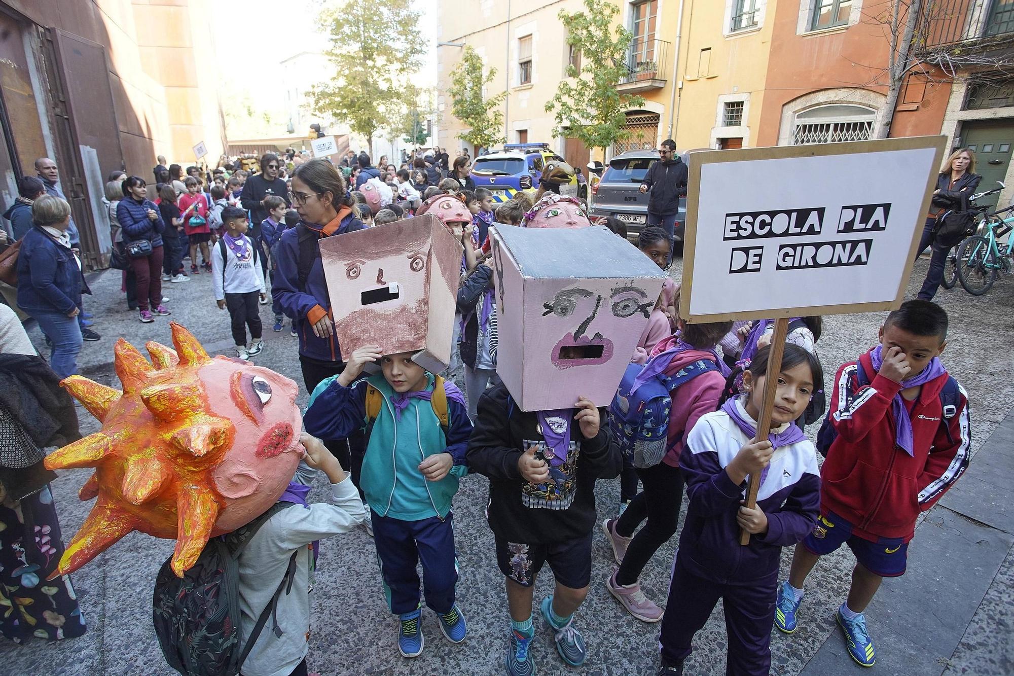Les fotos de la cercavila d'escoles amb la Girona Marxing Band i els Gegantons de Girona