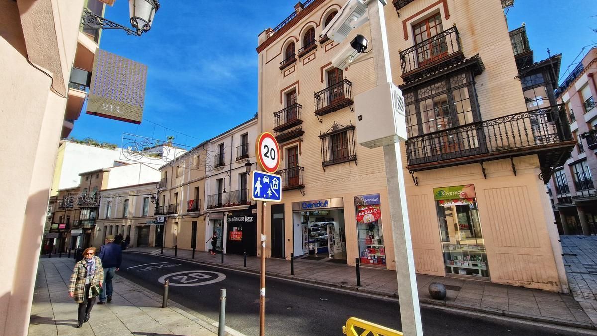 Cámara en el acceso por la calle San Antón.