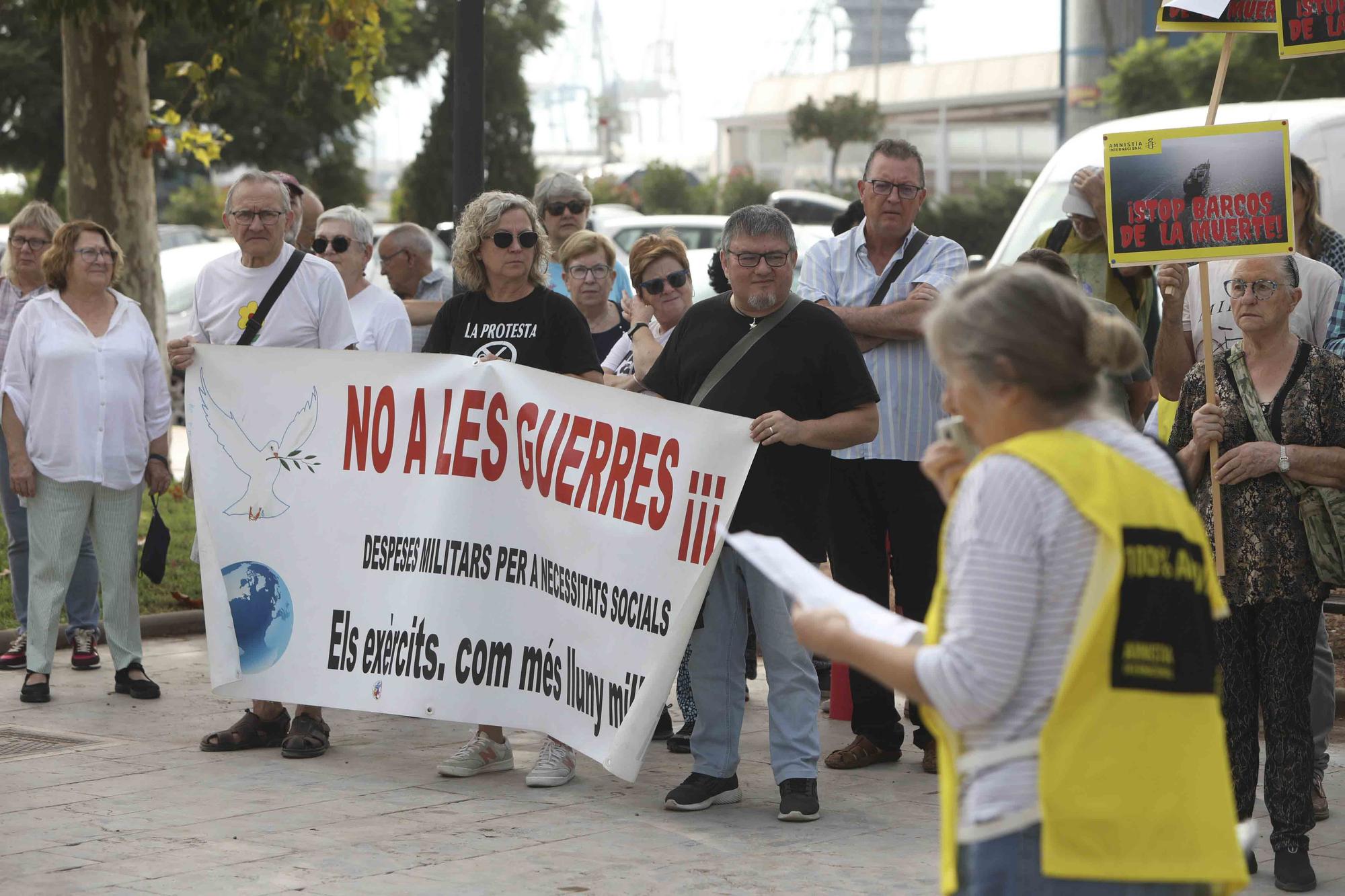 Protesta por la llegada de un barco saudí al Port de Sagunt.