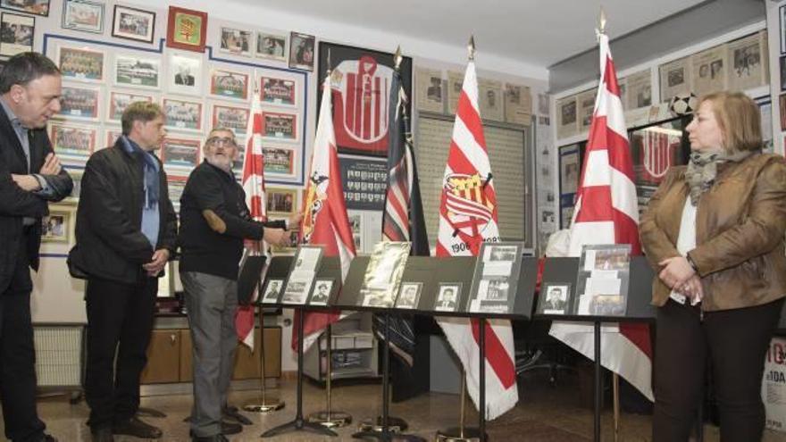 El Museu Manel Sánchez del CE Manresa incorpora la rèplica de cinc banderes