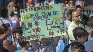 Protesta de alumnado y familias para pedir la climatización de las aulas, el pasado mes de mayo en Barcelona.