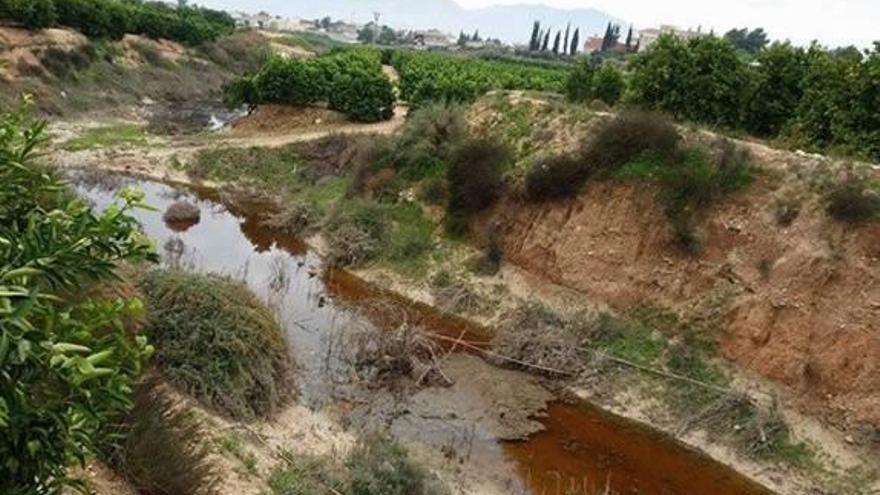 Vertivega urge al Consell retirar nuevos «ríos» de lixiviados en La Murada