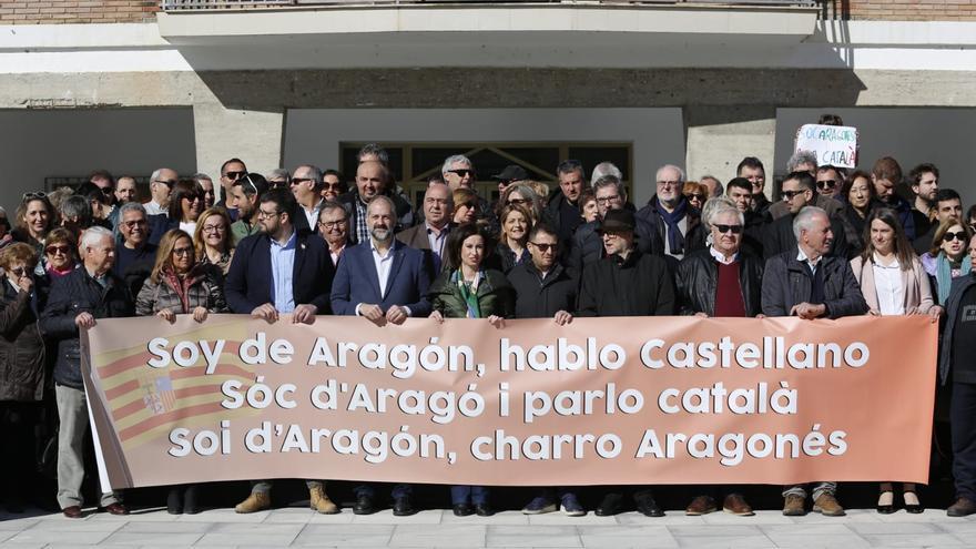 Más de 40  municipios aragoneses se concentran en  Mequinenza en defensa del aragonés y del catalán de Aragón