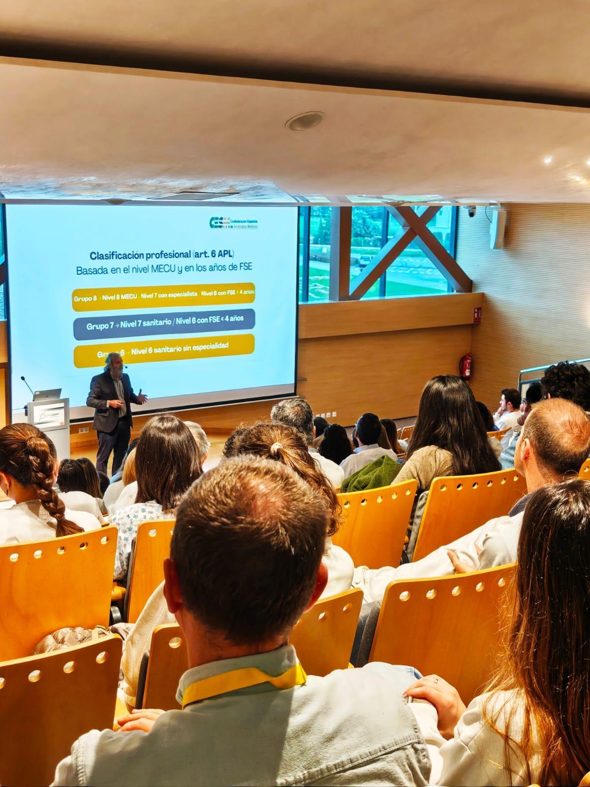 El presidente de Simebal, Miguel Lázaro, interviene en la sesión informativa sobre la huelga en Son Espases esta mañana.