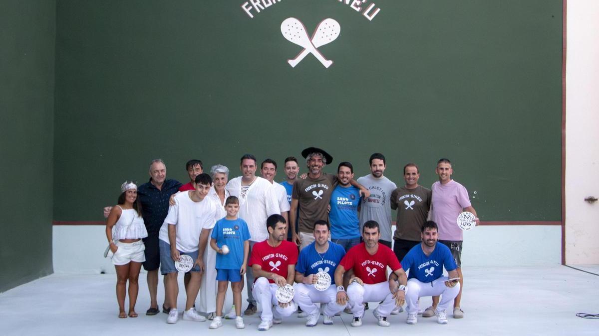 Foto de familia del Tonero 'Calet y Boiret' del Frontón de Sineu.