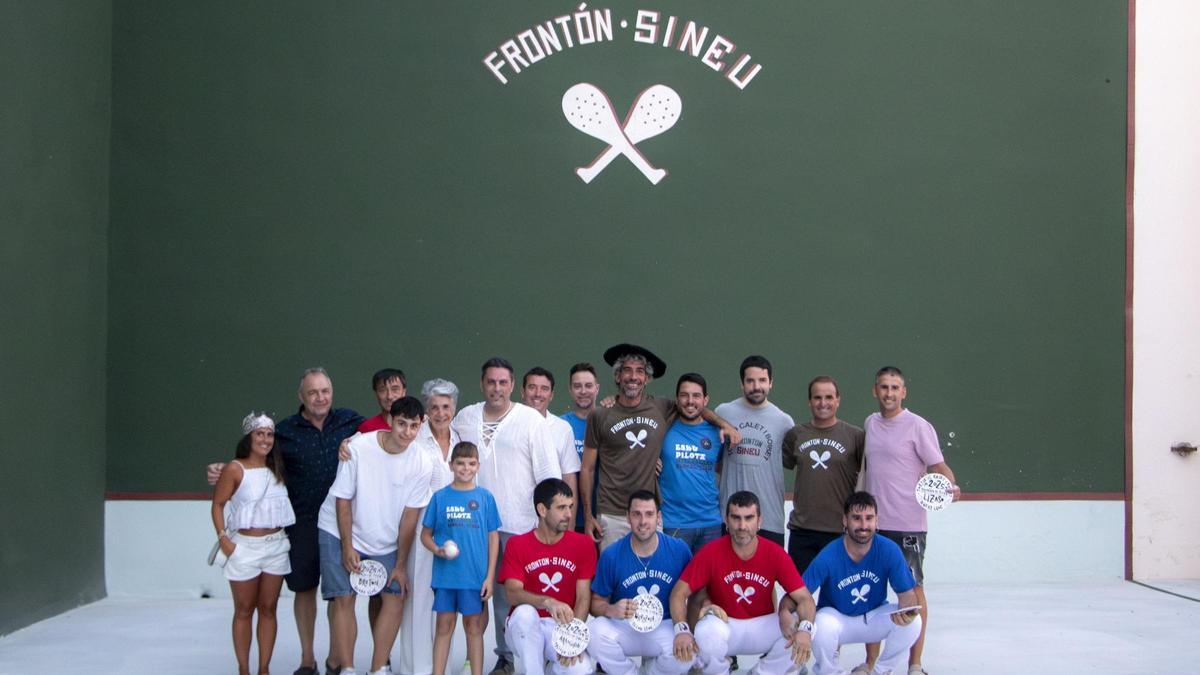 Foto de familia del Torneo 'Quelet i Boiret' del Frontón de Sineu de 2025.