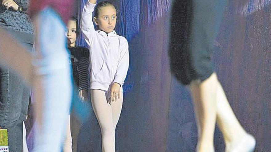 Ensayo de baile en una academia.