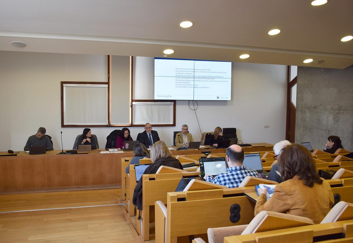 Sesión del Consello de Goberno en el campus de As Lagoas-Marcosende.