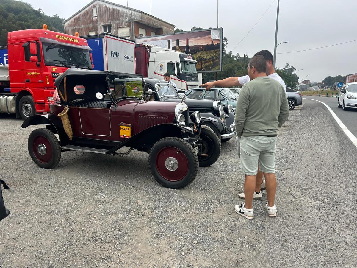 Joyas sobre ruedas: más de 140 vehículos históricos se dan cita en Padrón Joyas sobre ruedas: más de 140 vehículos históricos se dan cita en Padrón