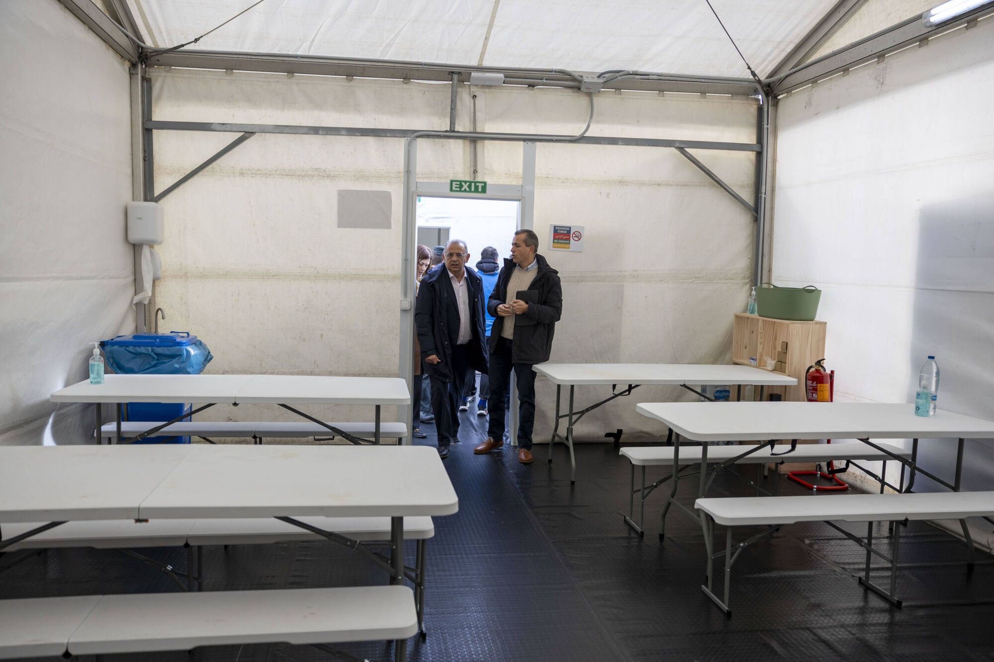Así son los módulos de acogida temporal para migrantes instalados en el puerto de Palma.