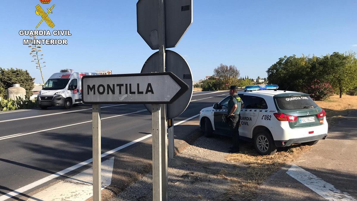 Agentes de la Guardia Civil en Montilla.