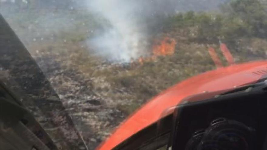 Labores de extinción desde el aire del incendio de Xàbia