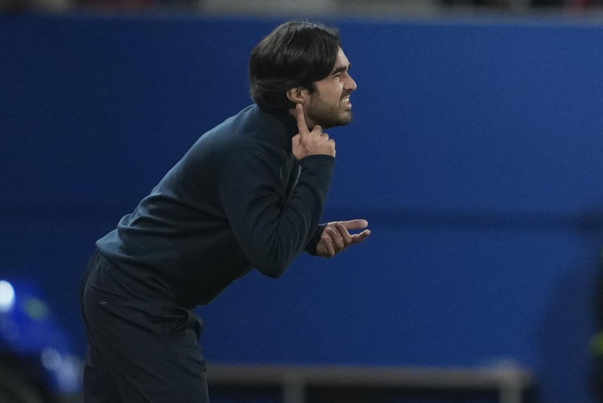 Pere Romeu, entrenador del Barça, durante un partido de la Champions femenina