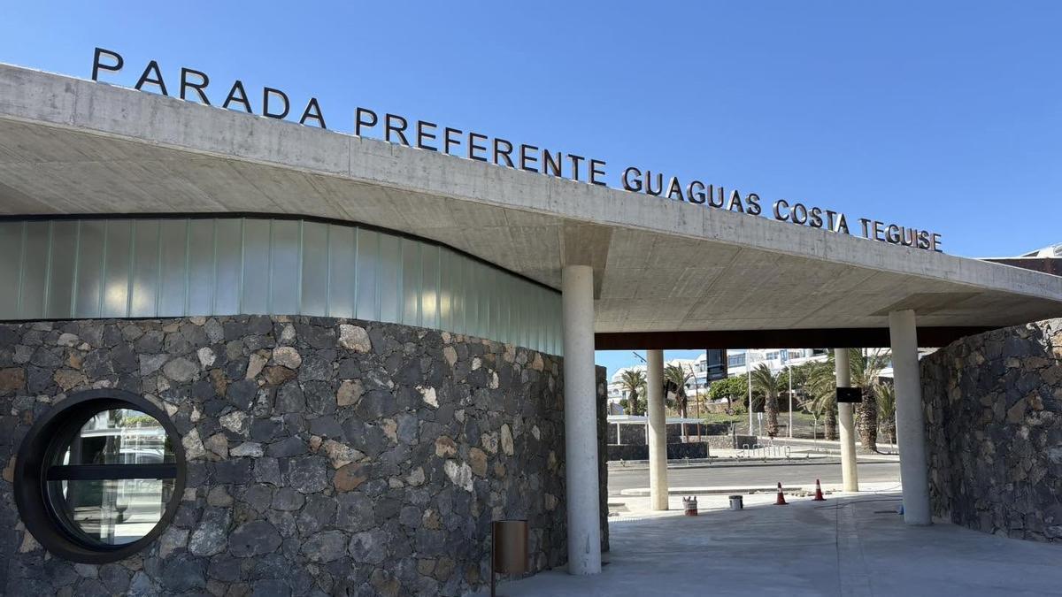 Teguise completa los trámites municipales para impulsar la apertura de la nueva parada preferente de Costa Teguise con la cesión del suelo todavía pendiente