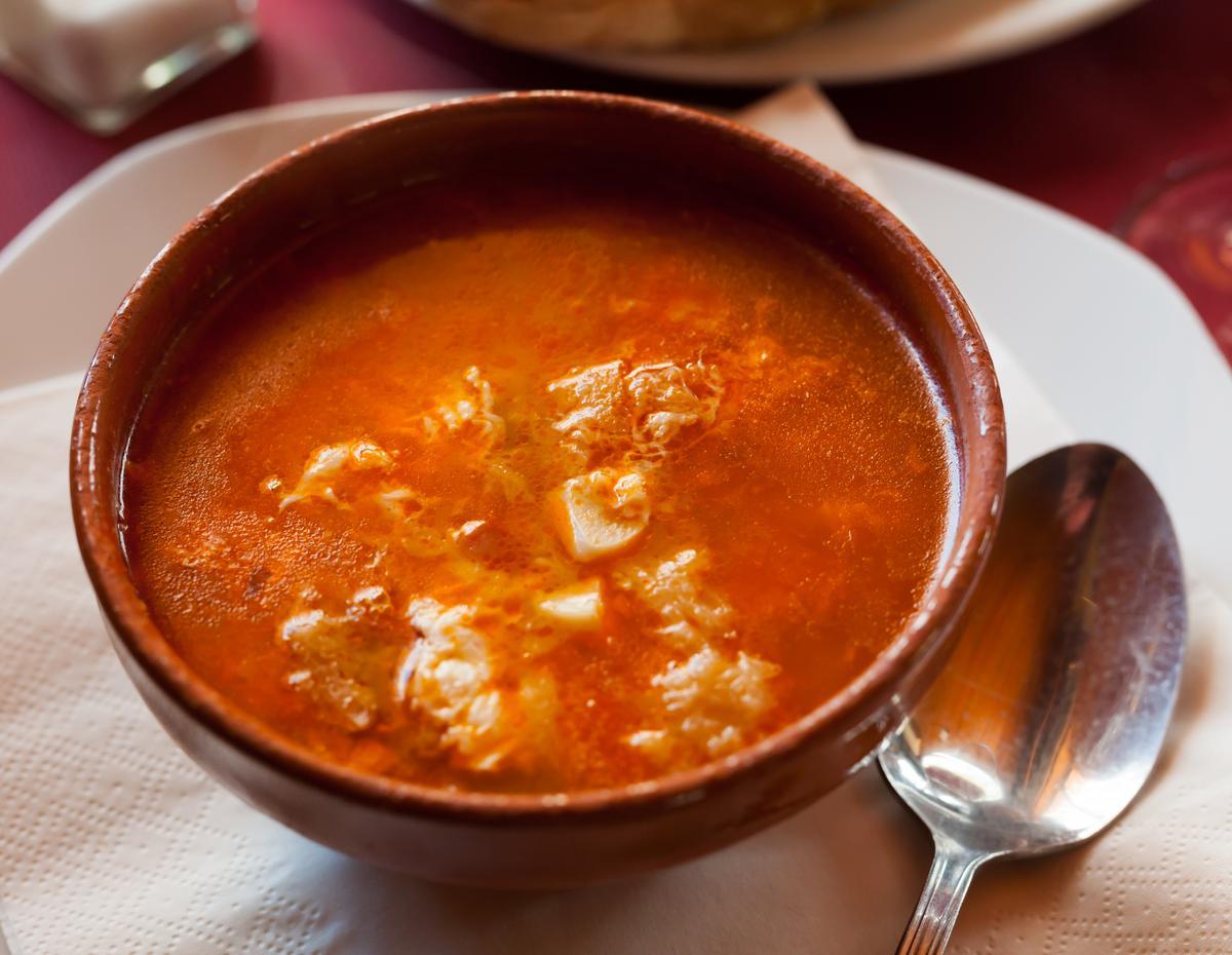 Sopa de ajo o castellana.