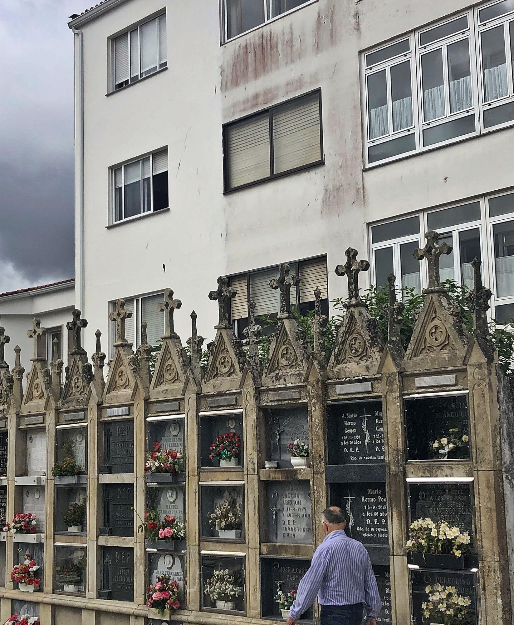 Nichos en el cementerio noiés