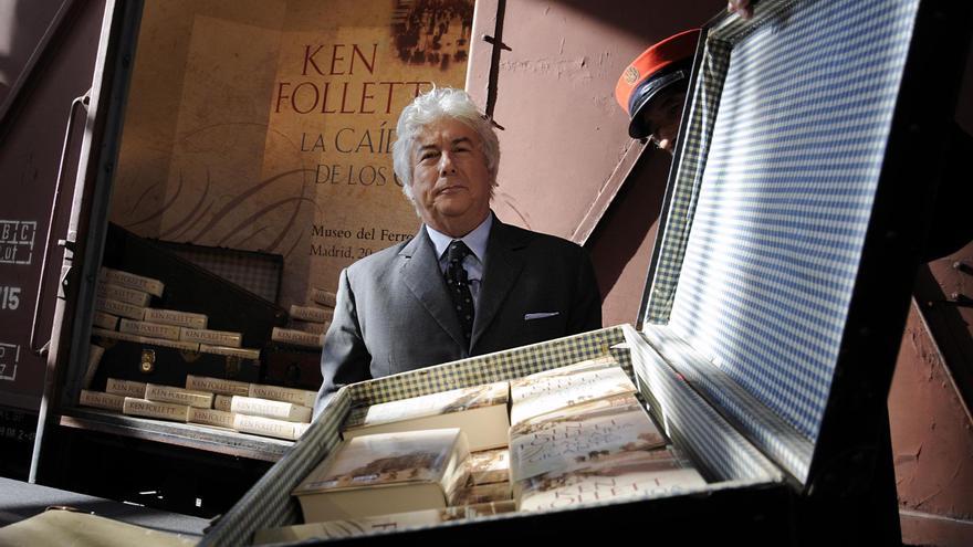 Ken Follett: Los regímenes fascistas no empiezan construyendo campos de  concentración sino controlando las leyes