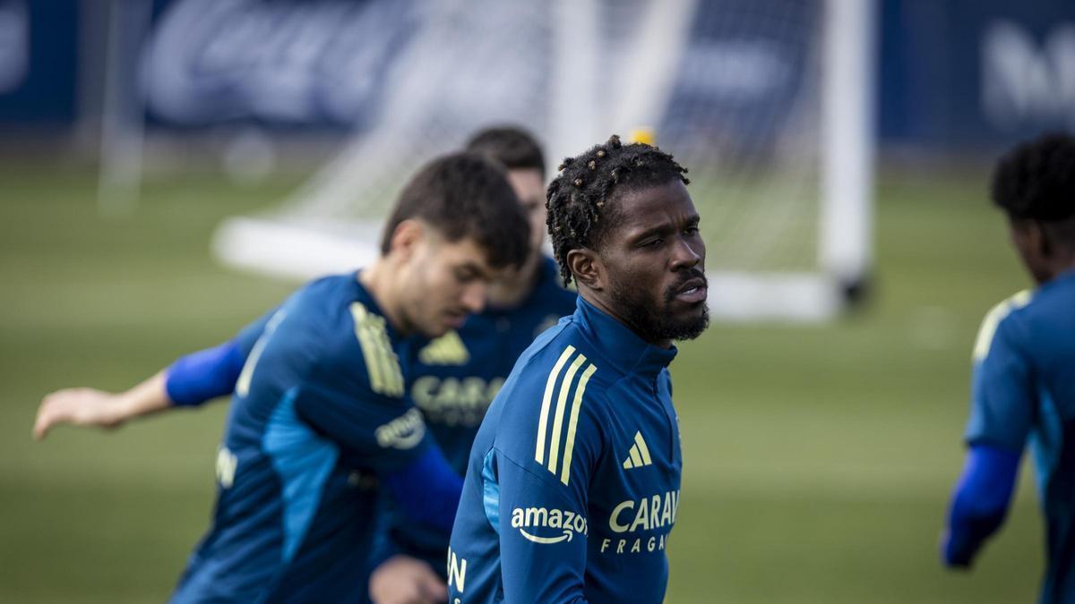 Paul Akouokou, en un entrenamiento con el Real Zaragoza.