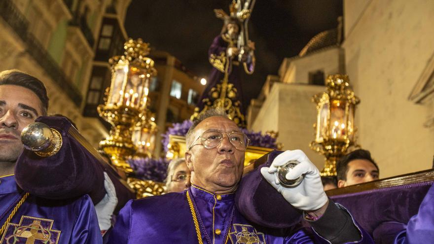 Pasión en la procesión de Nuestro Padre Jesús en la Concatedral de San Nicolás de Alicante