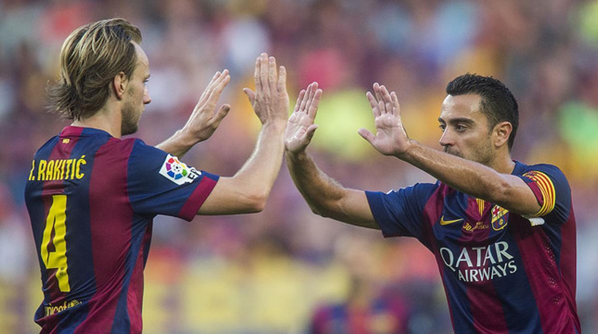 Xavi i Rakitic, en un partit al Camp Nou. Xavi i Rakitic, en un partit al Camp Nou.