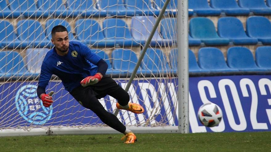 Iván Martínez, durante su primer entrenamiento como blanquiazul.