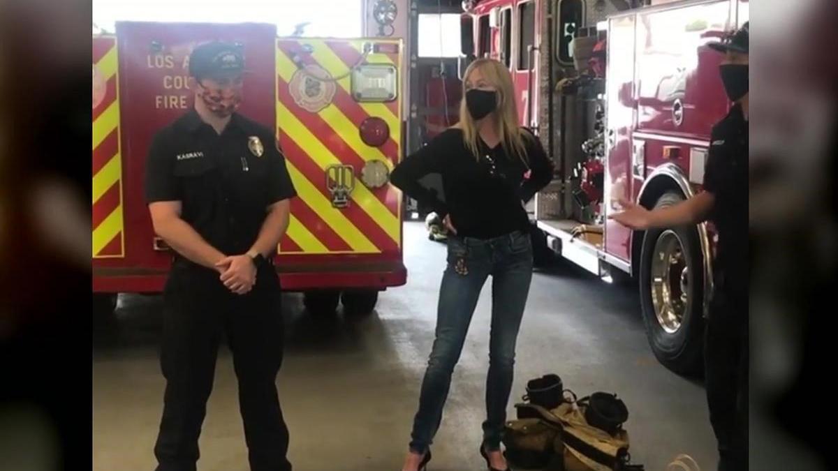 Melanie Griffith muestra su agradecimiento a los bomberos