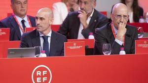Luis Rubiales y Tomás González Cueto en una asamblea de la RFEF.