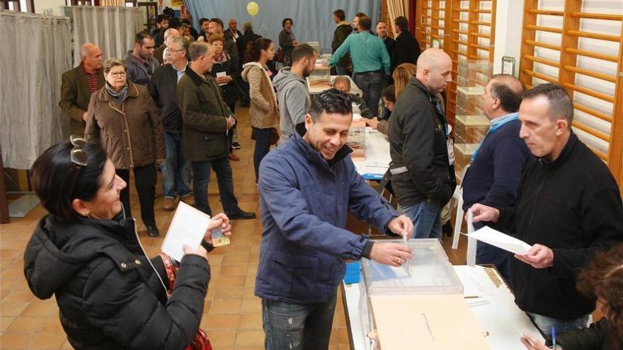 La jornada electoral no altera un domingo de buen tiempo y de vísperas de Navidad