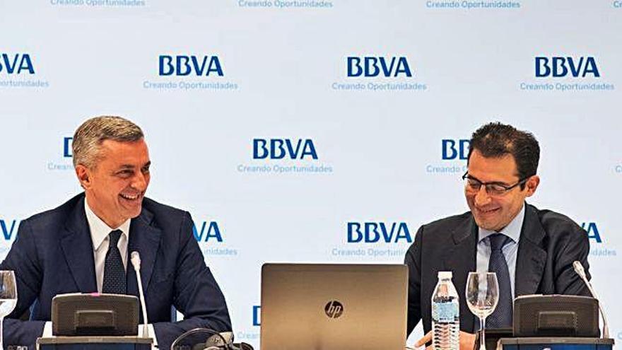José Ballester y Miguel Cardoso, ayer en Sevilla durante la presentación del informe.