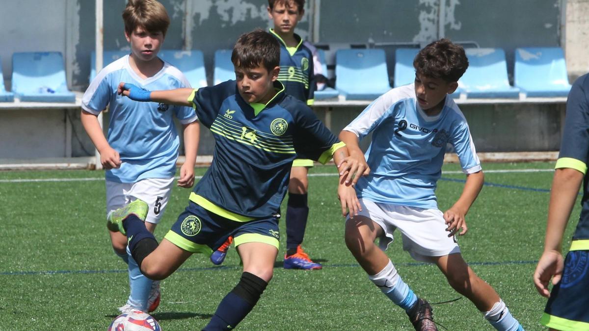 Torneo alevín disputado recientemente en el nuevo césped del campo del Alondras.