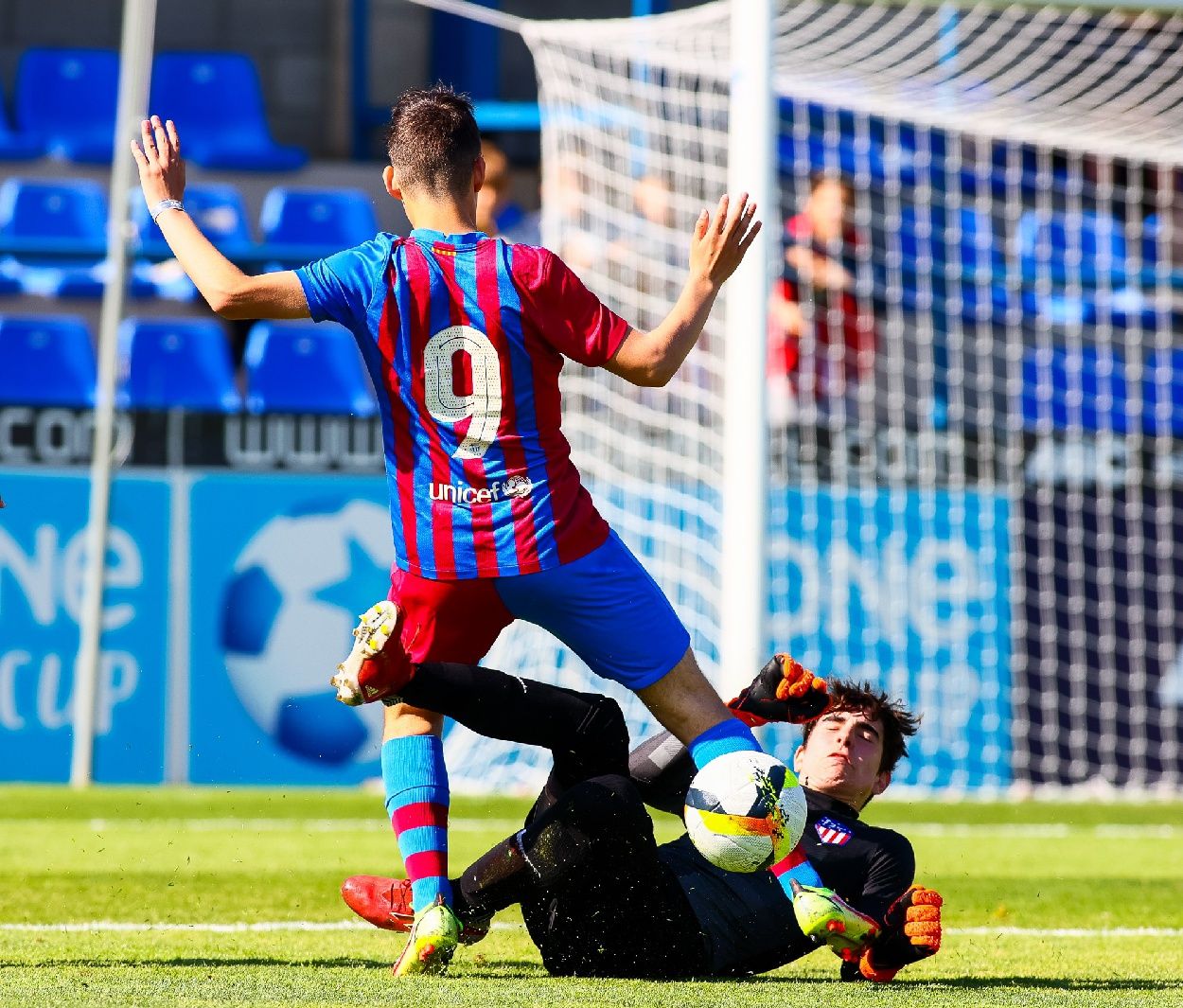 FC Barcelona i Athletic Club triomfen en la cloenda del MICFootball a Palamós