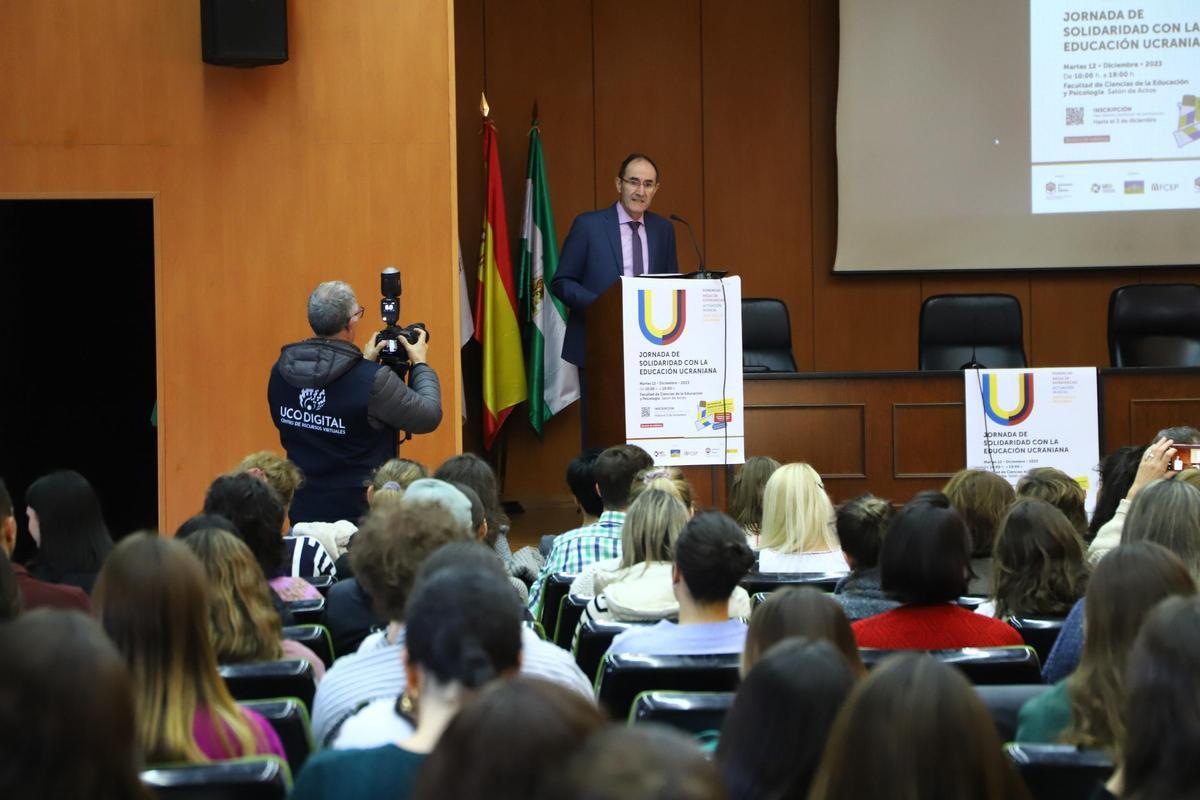 José Luis Álvarez, en la presentación de la jornada en la facultad de Ciencias de la Educación y Psicología.