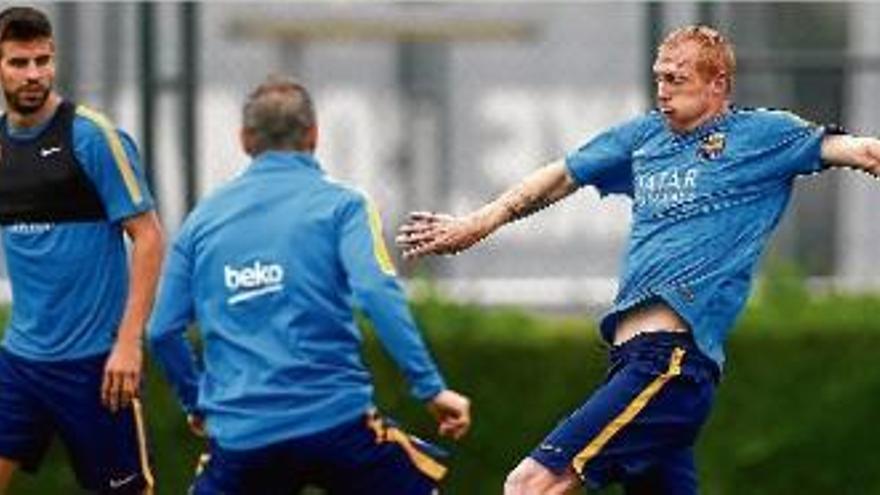 Piqué, Iniesta i Mathieu en l&#039;entrenament del Barça d&#039;ahir al matí.