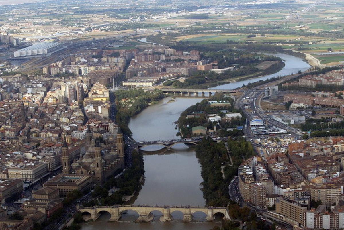 Foto aerea de la ciudad de Zaragoza.