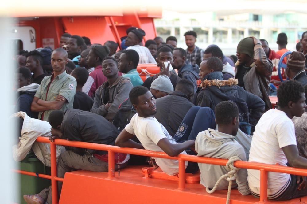 Llegan al puerto de Málaga 315 inmigrantes de seis pateras