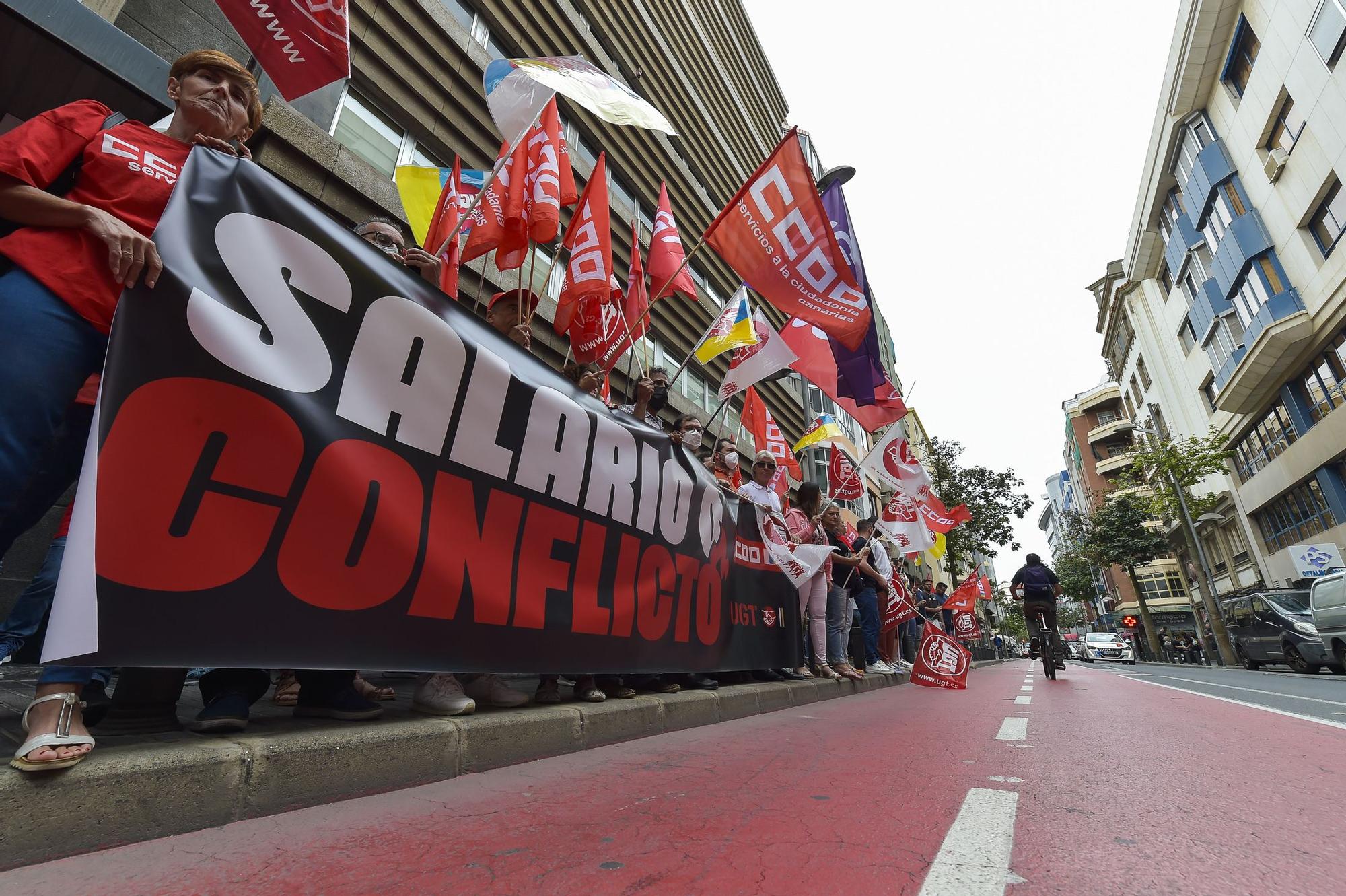 Protestas de los sindicatos por el bloqueo a la subida de salarios