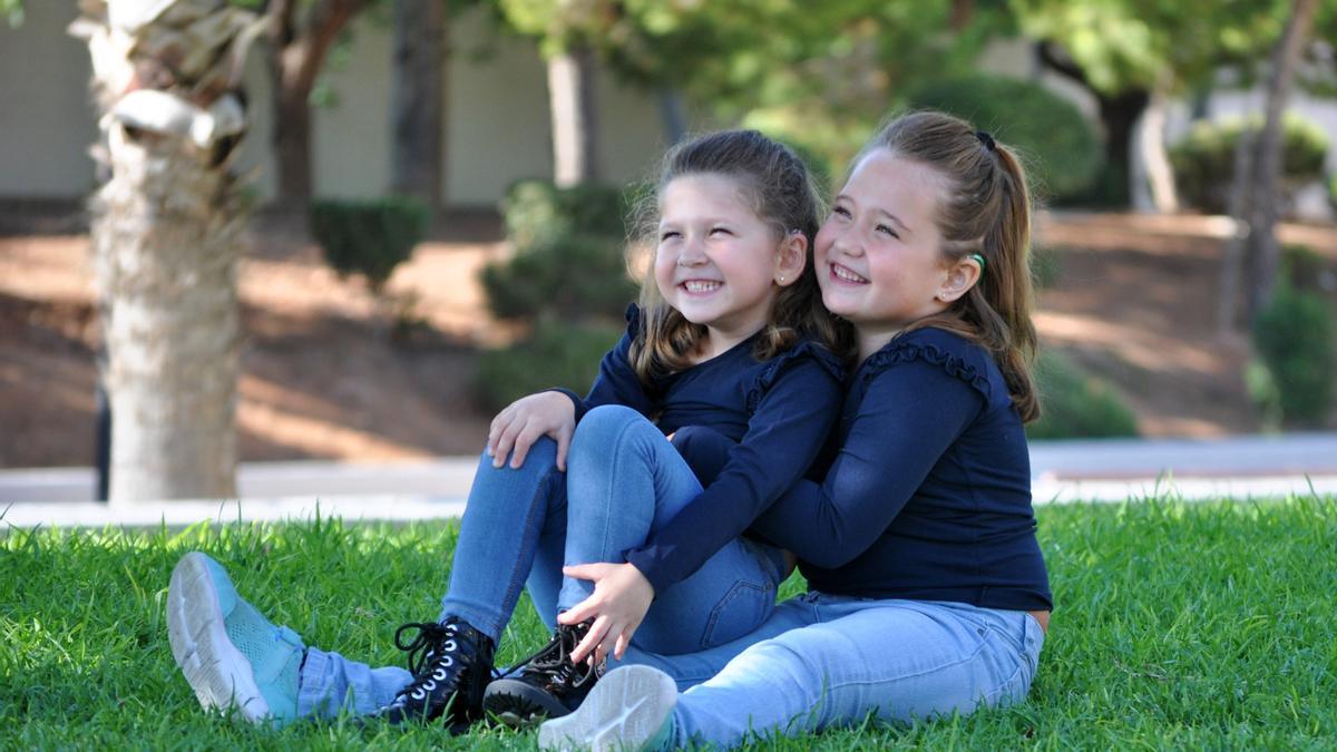 Las niñas Iris y Alba