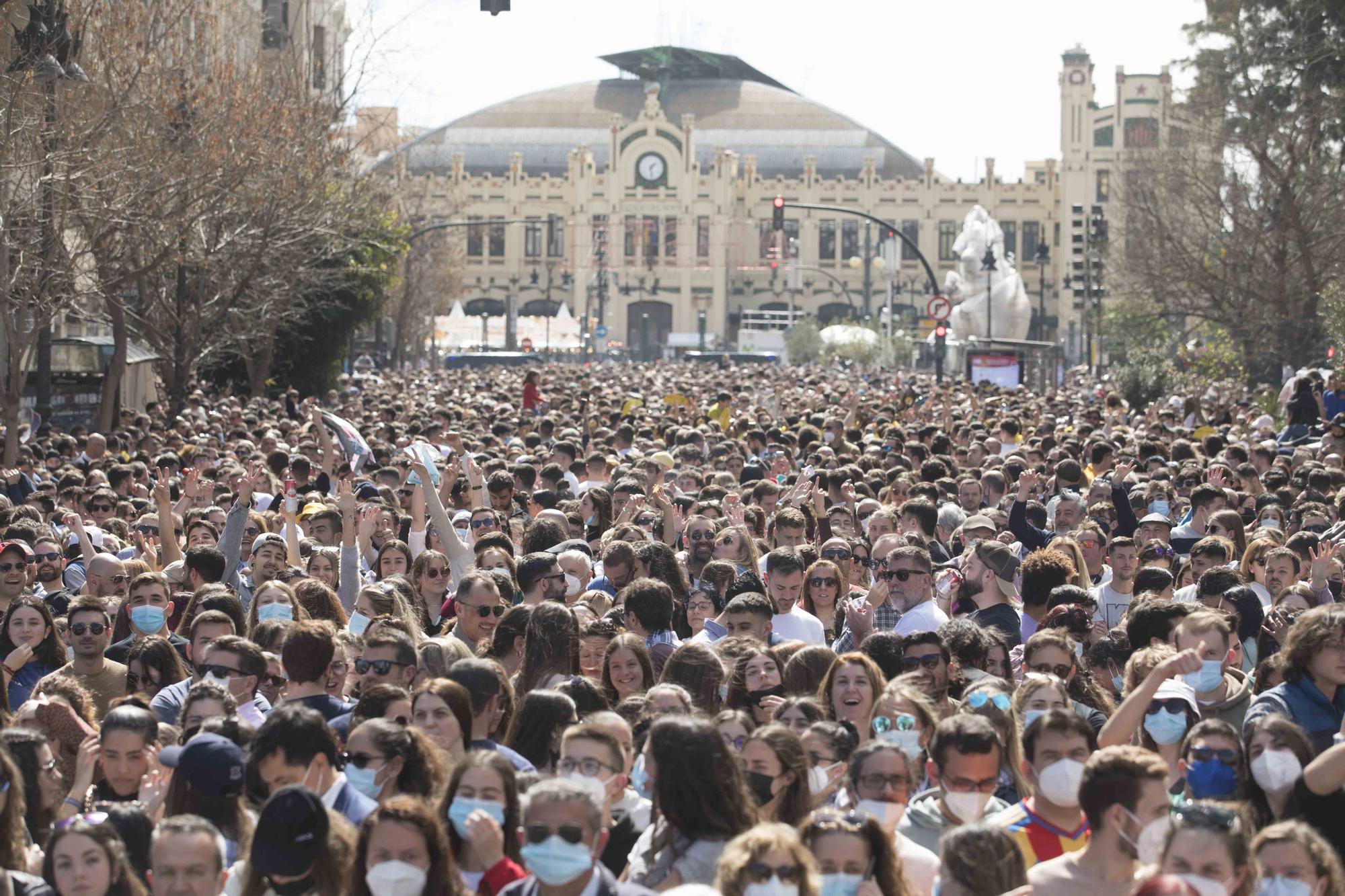 Mascletà del 12 de marzo: ambientazo en la plaza del Ayuntamiento