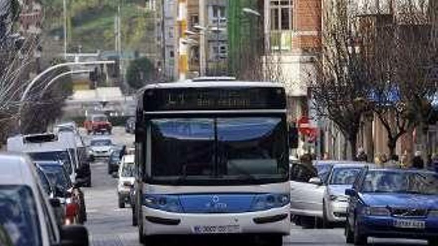 Un autobús en Mieres.