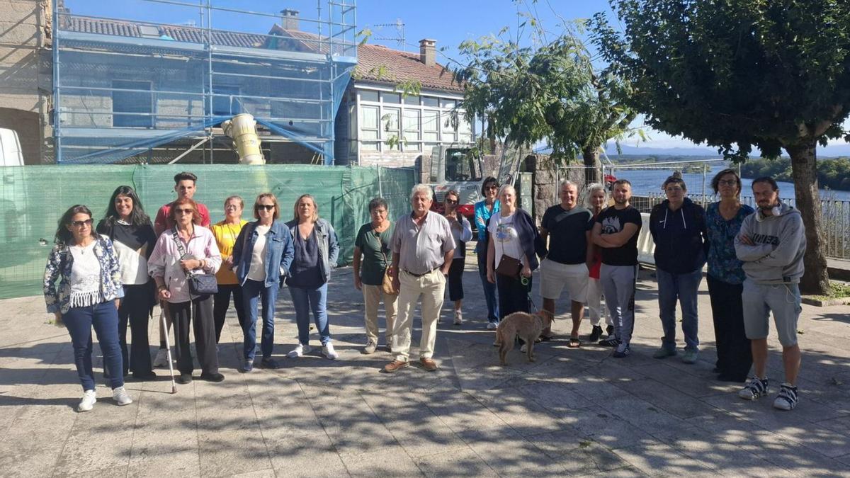 Vecinos y vecinas del Conjunto Histórico de Tui, ayer en la Plaza de la Estrella.