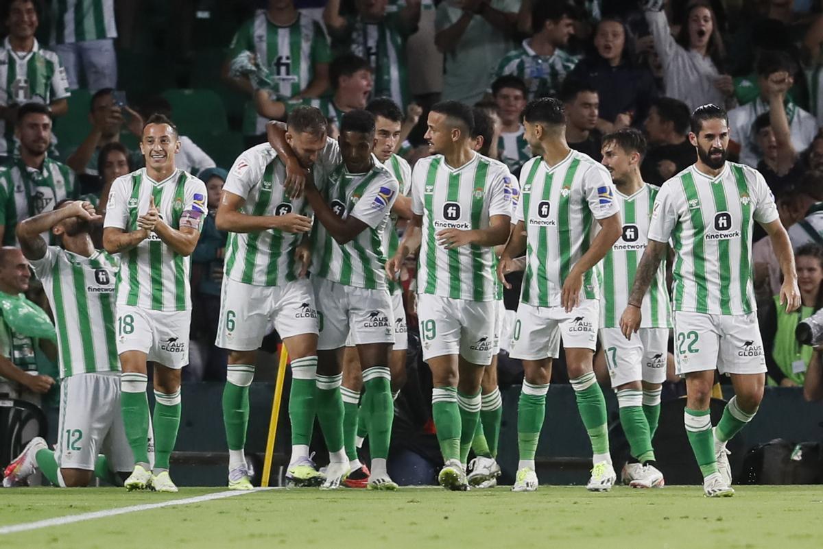 El Betis ha de reponerse tras su estrepitosa derrota frente al Barcelona en la jornada pasada El Betis ha de reponerse tras su estrepitosa derrota frente al Barcelona en la jornada pasada