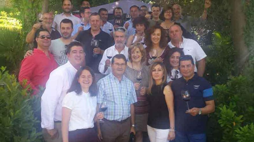 Grupo de especialistas encargados de la cata de vino de Arribes.