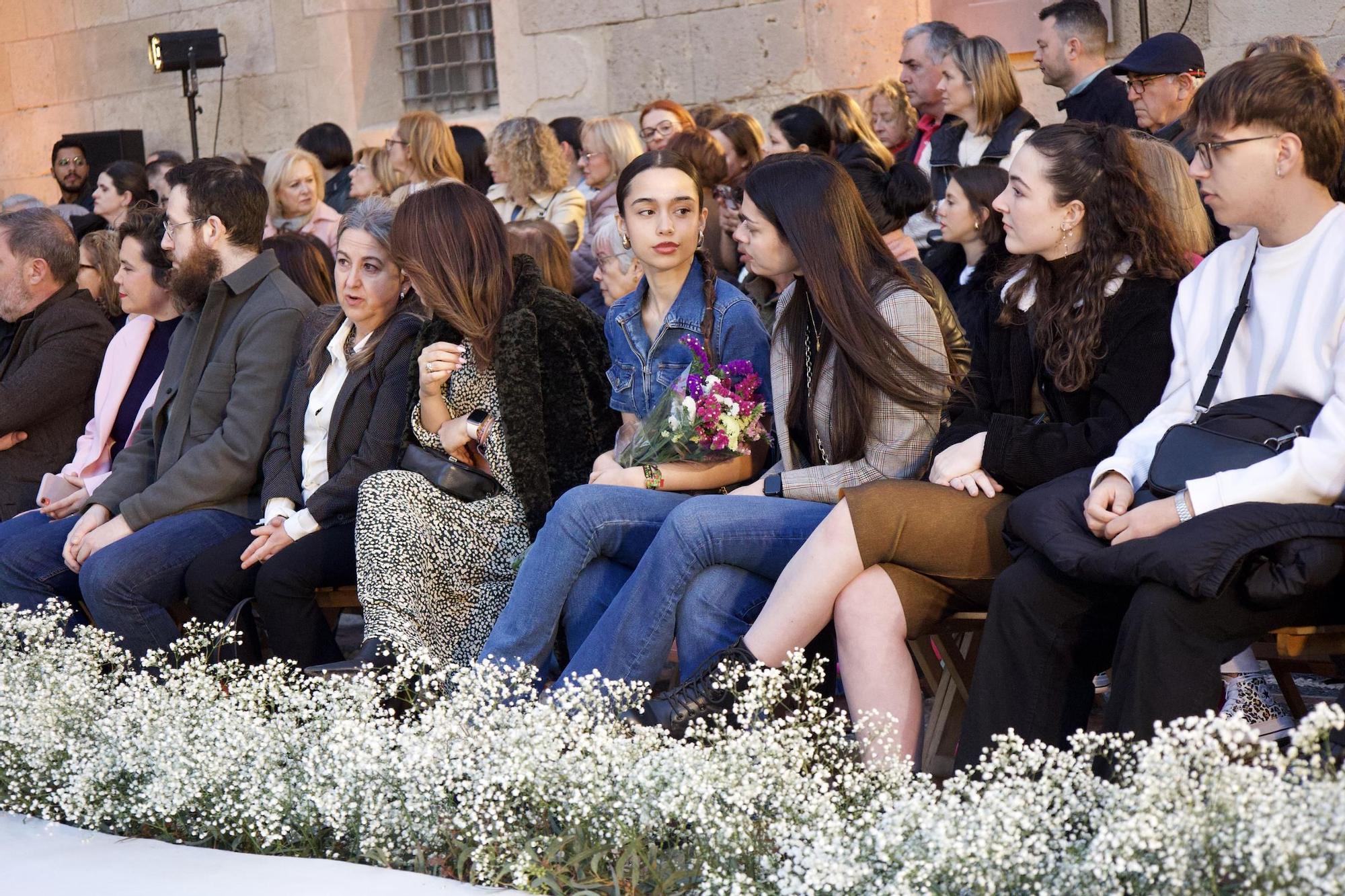 Así ha sido el desfile de Silvia Navarro en la Plaza de la Cruz de Murcia