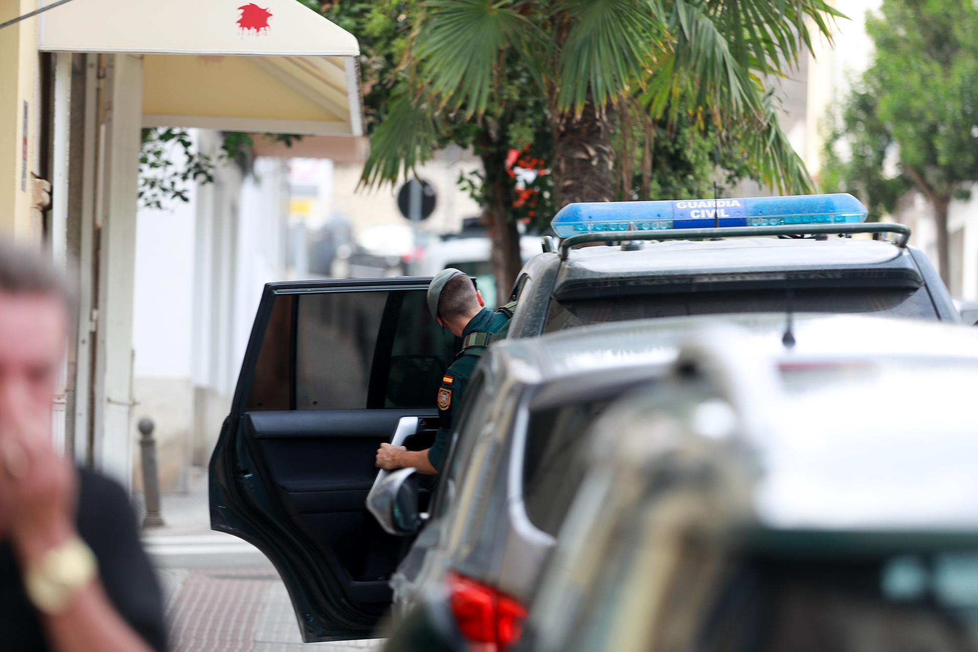 Las imágenes del registro de la Guardia Civil de Ibiza en la calle Arxiduc Lluis Salvador