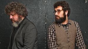 Egon Soda interpreta en acústic la cançó ’Vals de pequeña mecánica’.