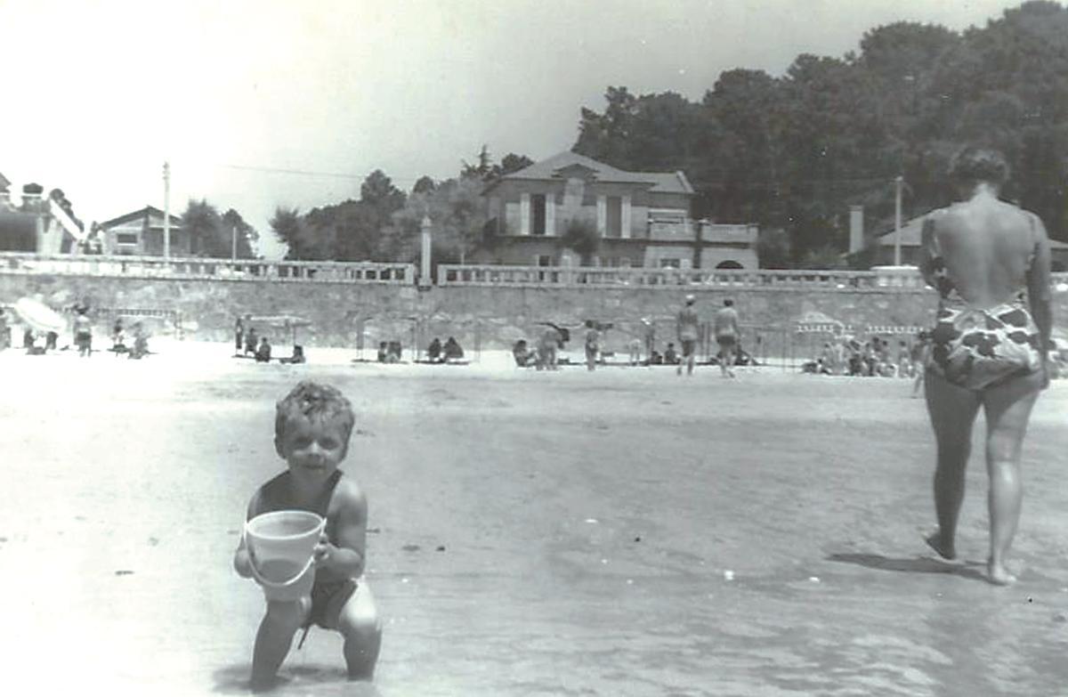 Vista de la playa de Silgar a principios de los años 70.