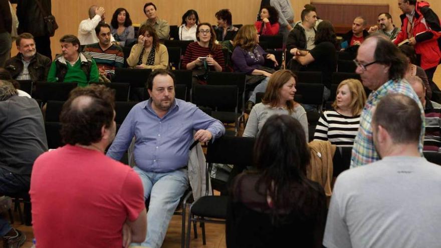 Asistentes, ayer, al encuentro ciudadano organizado en el colegio Jovellanos.